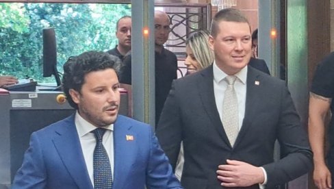 NOVA OFANZIVA URA NA MAFIJU: Abazović nastavlja borbu sa kriminalom, sutra predaju predlog Zakona o poreklu imovine NOVA OFANZIVA URA NA MAFIJU: Abazović nastavlja borbu sa kriminalom, sutra predaju predlog Zakona o poreklu imovine