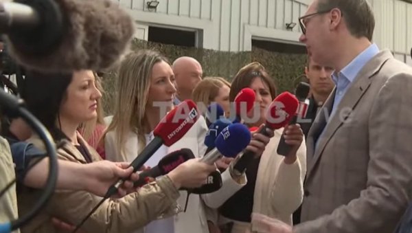 ВУЧИЋ НАЈАВИО КУПОВИНУ ВОЈНЕ ОПРЕМЕ: Са Макроном ћемо причати о набавци борбених авиона рафал ВУЧИЋ НАЈАВИО КУПОВИНУ ВОЈНЕ ОПРЕМЕ: Са Макроном ћемо причати о набавци борбених авиона рафал