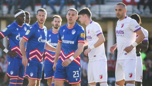 DEČAK KOLABIRAO NA MEČU JAVOR - ZVEZDA: Milan Rodić se potrudio da mu ulepša dan (FOTO) DEČAK KOLABIRAO NA MEČU JAVOR - ZVEZDA: Milan Rodić se potrudio da mu ulepša dan (FOTO)