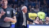 PUKO MU FILM! Željko Obradović vodi košarkaše Partizana iz aviona - pravo na trening! PUKO MU FILM! Željko Obradović vodi košarkaše Partizana iz aviona - pravo na trening!