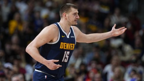 AMERI SE HVATALI ZA GLAVU: Neverovatno šta je Nikola Jokić uradio protiv Atlanta Hoksa (VIDEO)