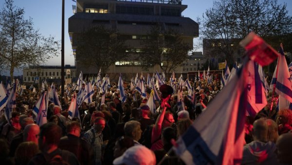 СВЕ ВЕЋИ ПРОТЕСТИ ПРОТИВ НЕТАНЈАХУА: У Јерусалиму више од 100.000 људи тражило оставку Владе СВЕ ВЕЋИ ПРОТЕСТИ ПРОТИВ НЕТАНЈАХУА: У Јерусалиму више од 100.000 људи тражило оставку Владе