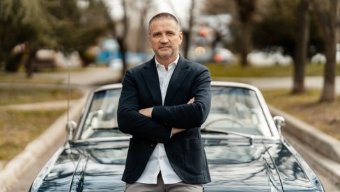 IDEMO NA EURO, NAVIJAMO ZA SRBIJU: Bata Mirković u novoj reklami oduševio naciju (VIDEO) IDEMO NA EURO, NAVIJAMO ZA SRBIJU: Bata Mirković u novoj reklami oduševio naciju (VIDEO)