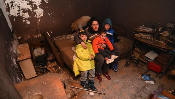 ЖИТЕЉИ ЛАПОВА УДРУЖЕНИ У ПОМОЋИ АНИ ПЕТРОВИЋ, САМОХРАНОЈ МАЈЦИ ТРОЈЕ ДЕЦЕ: Пожар им прогутао дом, сањају да добију нови ЖИТЕЉИ ЛАПОВА УДРУЖЕНИ У ПОМОЋИ АНИ ПЕТРОВИЋ, САМОХРАНОЈ МАЈЦИ ТРОЈЕ ДЕЦЕ: Пожар им прогутао дом, сањају да добију нови