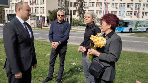 OBELEŽENO 25 GODINA OD POGIBIJE OLEGA NASEVA I RUŠENJA VARADINSKOG MOSTA U NATO AGRESIJI: Novi Sad ne zaboravlja nevine žrtve