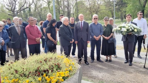 СЕЋАЊЕ НА ШЕСТОРО ПОГИНУЛИХ МЛАДИХ ЉУДИ: Обележена 12. годишњица пожара у новосадској дискотеци Контраст (ФОТО) СЕЋАЊЕ НА ШЕСТОРО ПОГИНУЛИХ МЛАДИХ ЉУДИ: Обележена 12. годишњица пожара у новосадској дискотеци Контраст (ФОТО)