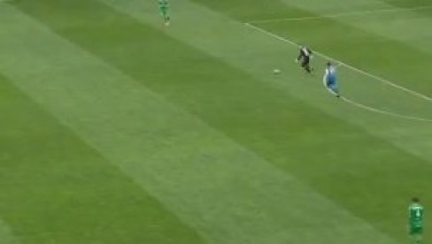KAKVA MAJSTORIJA: Golman postigao neverovatan gol (VIDEO) KAKVA MAJSTORIJA: Golman postigao neverovatan gol (VIDEO)