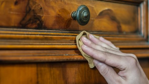 ČIŠĆENJE I ODRŽAVANJE STOLARIJE: Sirće i lavanda za drvo, deterdžent za PVC ČIŠĆENJE I ODRŽAVANJE STOLARIJE: Sirće i lavanda za drvo, deterdžent za PVC