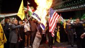 ZAPALJENA AMERIČKA ZASTAVA: Protest u Teheranu - Iran će kazniti agresora (FOTO/VIDEO) ZAPALJENA AMERIČKA ZASTAVA: Protest u Teheranu - Iran će kazniti agresora (FOTO/VIDEO)
