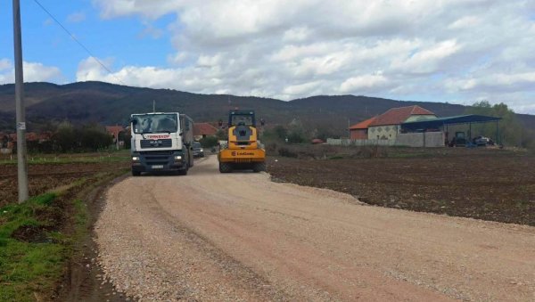 ПУТ ЧЕПУРЕ-РАШЕВИЦА: У току је рехабилитација локалне саобраћајнице код Параћина ПУТ ЧЕПУРЕ-РАШЕВИЦА: У току је рехабилитација локалне саобраћајнице код Параћина
