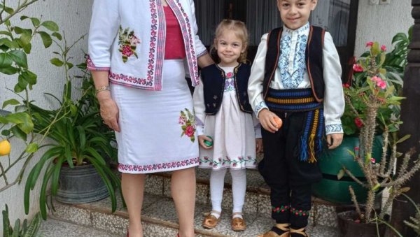 КОСОВСКИ ВЕЗ УКРАС ЗА СВЕ: Рукотворине Љубинке Никодијевићиз Стењевца плене јединственошћу КОСОВСКИ ВЕЗ УКРАС ЗА СВЕ: Рукотворине Љубинке Никодијевићиз Стењевца плене јединственошћу