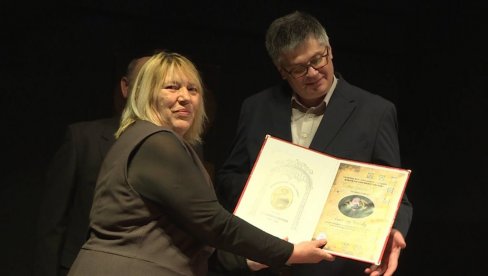 ALEKSANDRU ČOTRIĆU “ŽIKICA JOVANOVIĆ ČIČAK”: Publicisti i aforističru iz Loznice nagrada za doprinos srpskoj satiri (FOTO) ALEKSANDRU ČOTRIĆU “ŽIKICA JOVANOVIĆ ČIČAK”: Publicisti i aforističru iz Loznice nagrada za doprinos srpskoj satiri (FOTO)