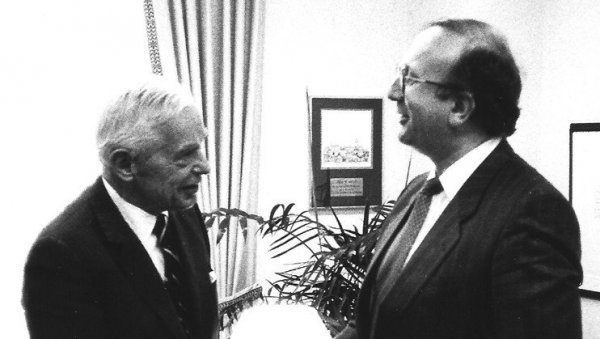 ФЕЉТОН - ПОЛИТИЧАРИ НА ВЛАСТИ СУ ОДВОЈЕНИ ОД НАРОДА: Још марта 1992. године чули су се први гласни захтеви да се НАТО прошири на Исток ФЕЉТОН - ПОЛИТИЧАРИ НА ВЛАСТИ СУ ОДВОЈЕНИ ОД НАРОДА: Још марта 1992. године чули су се први гласни захтеви да се НАТО прошири на Исток