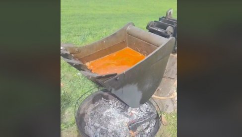 E OVO JE VEĆ PRAVI POSAO I BIZNIS: Snimak pripreme gulaša izvazvao pravu pometnju na društvenim mrežama (VIDEO) E OVO JE VEĆ PRAVI POSAO I BIZNIS: Snimak pripreme gulaša izvazvao pravu pometnju na društvenim mrežama (VIDEO)