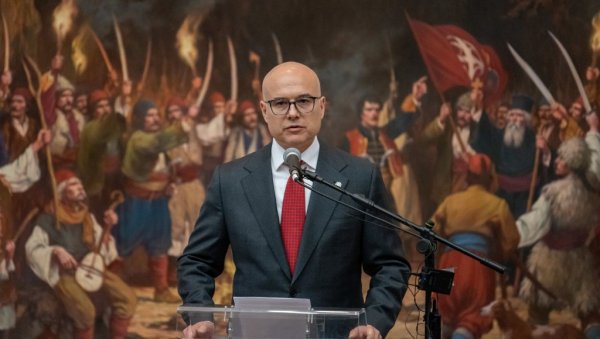 ВУЧЕВИЋ: Да се пламен слободе више никада не угаси (ФОТО) ВУЧЕВИЋ: Да се пламен слободе више никада не угаси (ФОТО)