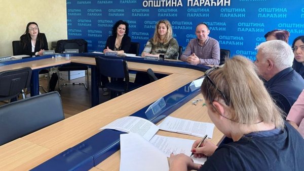 КУЋЕ ЗА ТРИ ПОРОДИЦЕ: Стамбено збрињавање расељених у Параћину КУЋЕ ЗА ТРИ ПОРОДИЦЕ: Стамбено збрињавање расељених у Параћину