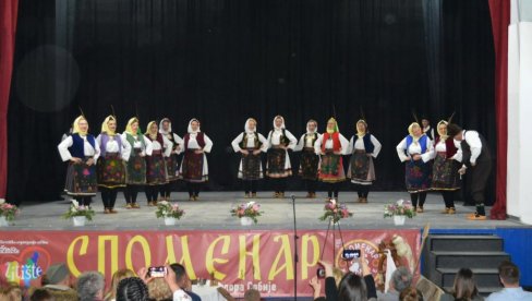 PREDIVNE USPOMENE ZAUVEK U FIOCI SPOMENARA: Međunarodni 26. festival folklora veterana održan u Žitištu PREDIVNE USPOMENE ZAUVEK U FIOCI SPOMENARA: Međunarodni 26. festival folklora veterana održan u Žitištu