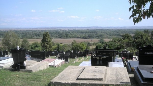 САХРАНЕ НА ДЕЛУ ВОЈНОГ ПОЛИГОНА: Коначно се стекли услови за проширење Новог гробља у Пожаревцу САХРАНЕ НА ДЕЛУ ВОЈНОГ ПОЛИГОНА: Коначно се стекли услови за проширење Новог гробља у Пожаревцу
