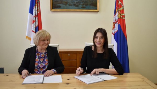 МИНИСТАРКА ВУЈОВИЋ ПОТПИСАЛА УГОВОР: Креће модернизација Регионалног центра за управљање отпадом у Пироту МИНИСТАРКА ВУЈОВИЋ ПОТПИСАЛА УГОВОР: Креће модернизација Регионалног центра за управљање отпадом у Пироту