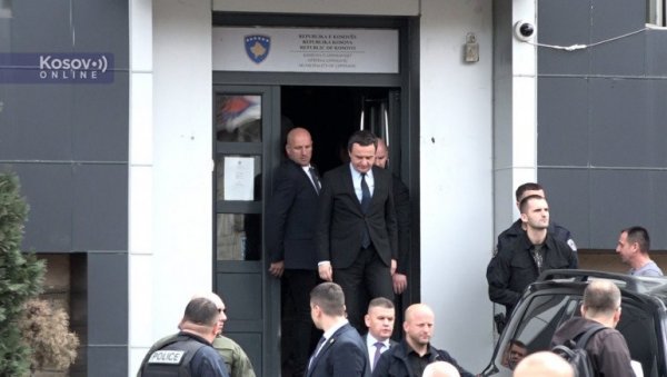 С ДУГИМ ЦЕВИМА ДОШАО У БАЊСКУ ДА ПРОВОЦИРА: Нови Куртијев игроказ уочи данашњег наставка преговора Београда и Приштине у Бриселу С ДУГИМ ЦЕВИМА ДОШАО У БАЊСКУ ДА ПРОВОЦИРА: Нови Куртијев игроказ уочи данашњег наставка преговора Београда и Приштине у Бриселу