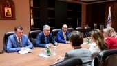 UGROŽAVAJU OPSTANAK SRBA: Međunarodna zajednica kontinuirano nagrađuje Prištinu UGROŽAVAJU OPSTANAK SRBA: Međunarodna zajednica kontinuirano nagrađuje Prištinu