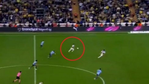 TURSKA OVO NE PAMTI! Golčina koju je Dušan Tadić dao sa 40 metara ostavila Fenerbahče u šampionskoj trci! (VIDEO) TURSKA OVO NE PAMTI! Golčina koju je Dušan Tadić dao sa 40 metara ostavila Fenerbahče u šampionskoj trci! (VIDEO)