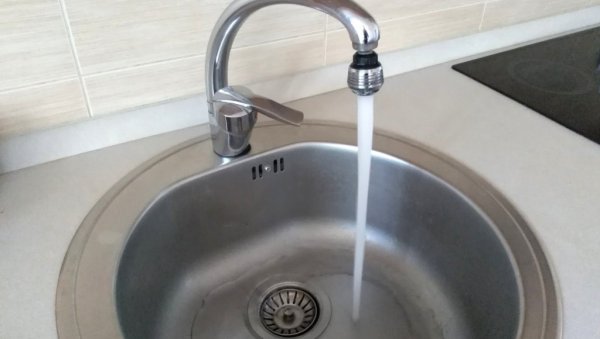 ЗЕЛЕНО СВЕТЛО ПОСЛЕ НАЈНОВИЈИХ АНАЛИЗА: Вода у Петровцу на Млави поново исправна за пиће ЗЕЛЕНО СВЕТЛО ПОСЛЕ НАЈНОВИЈИХ АНАЛИЗА: Вода у Петровцу на Млави поново исправна за пиће