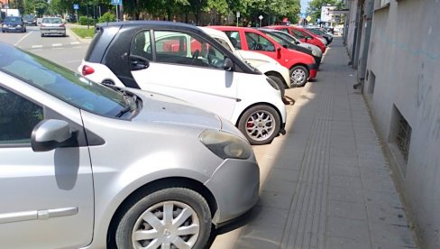 BAHATOST ILI NEMARNOST? Muke Požarevljana - Nesavesni vozači zauzimaju po tri parking-mesta BAHATOST ILI NEMARNOST? Muke Požarevljana - Nesavesni vozači zauzimaju po tri parking-mesta