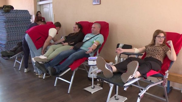 ПРИКУПЉЕНЕ 83 ЈЕДИНИЦЕ КРВИ: Акција добровољног давалаштва у Јагодини ПРИКУПЉЕНЕ 83 ЈЕДИНИЦЕ КРВИ: Акција добровољног давалаштва у Јагодини