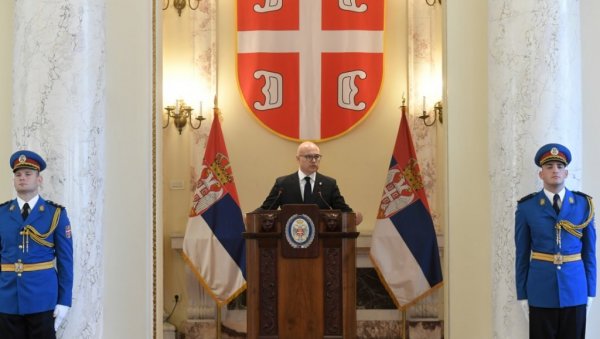 УНАПРЕЂЕНИ ОФИЦИРИ ВОЈСКЕ СРБИЈЕ: Вучевић - Да чувате отаџбину Србију (ФОТО) УНАПРЕЂЕНИ ОФИЦИРИ ВОЈСКЕ СРБИЈЕ: Вучевић - Да чувате отаџбину Србију (ФОТО)