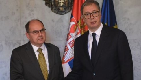 VUČIĆ PRIMIO ŠMITA: Ponovio sam našu nedvosmislenu podršku Dejtonskom mirovnom sporazumu (FOTO) VUČIĆ PRIMIO ŠMITA: Ponovio sam našu nedvosmislenu podršku Dejtonskom mirovnom sporazumu (FOTO)