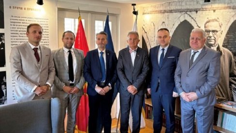 PRIJEM ZA AMBASADORA U KUĆI NOBELOVCA: Ambasador Srbije Nebojša Rodić posetio Herceg Novi PRIJEM ZA AMBASADORA U KUĆI NOBELOVCA: Ambasador Srbije Nebojša Rodić posetio Herceg Novi