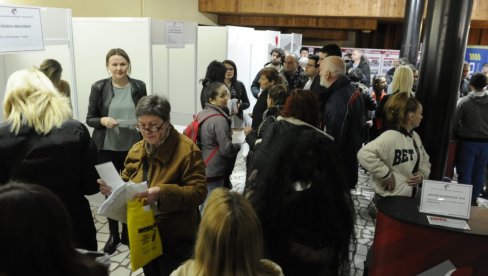 SUSRET SA POSLODAVCIMA: Sajam zapošljavanja u Kraljevu 10. aprila SUSRET SA POSLODAVCIMA: Sajam zapošljavanja u Kraljevu 10. aprila