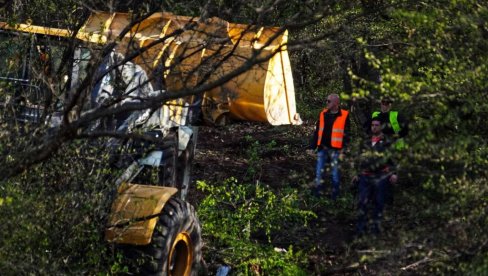 POGLEDAJTE ŠTA SE PRETRAŽUJE DA BI SE NAŠLO DANKINO TELO: Najnovije fotografije sa lica mesta (FOTO)