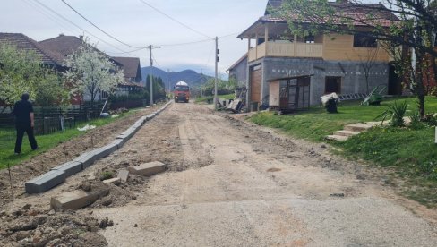 ASFALT POSLE 30 GODINA: Uređenje saobraćajne infrastrukture u Gornjem Milanovcu ASFALT POSLE 30 GODINA: Uređenje saobraćajne infrastrukture u Gornjem Milanovcu