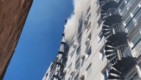 GORI STAN NA DEVETOM SPRATU: Požar na Novom Beogradu GORI STAN NA DEVETOM SPRATU: Požar na Novom Beogradu
