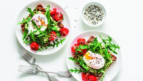 VIŠE VLAKANA I PROTEINA: Uz ove namirnice bićete zdravi i dugovečni i posle 65 godine (JELOVNIK) VIŠE VLAKANA I PROTEINA: Uz ove namirnice bićete zdravi i dugovečni i posle 65 godine (JELOVNIK)
