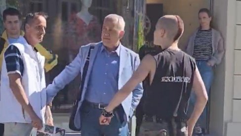 JEZIVE UVREDE I PRETNJE: Mladić napao aktivistu SNS-a u Novom Sadu, o svemu se oglasio i Gradski odbor stranke (VIDEO) JEZIVE UVREDE I PRETNJE: Mladić napao aktivistu SNS-a u Novom Sadu, o svemu se oglasio i Gradski odbor stranke (VIDEO)