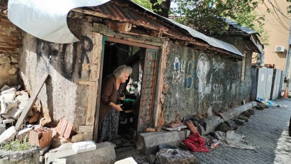 НИСУ МЕ ОТЕРАЛИ, ОВО ЈЕ МОЈ ДОМ: Новости са најстаријом Српкињом у Гњилану - Судски доказала да је на КиМ њена дедовина (ФОТО)