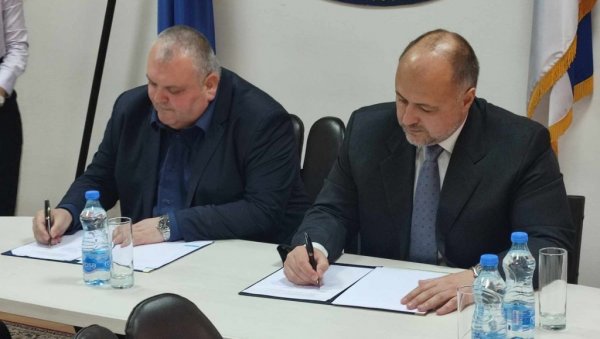 БУГАРСКА ДАРУЈЕ НИШУ САВРЕМЕНУ ЦЕНТРАЛУ: Ускоро ефикаснија комуникација државних служби на југу Србије БУГАРСКА ДАРУЈЕ НИШУ САВРЕМЕНУ ЦЕНТРАЛУ: Ускоро ефикаснија комуникација државних служби на југу Србије