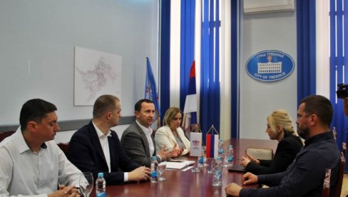 MINISTAR OMLADINE I SPORTA RS U TREBINJU: Nagrade uspešnim sportistima MINISTAR OMLADINE I SPORTA RS U TREBINJU: Nagrade uspešnim sportistima