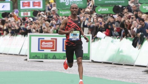 VELIKI USPEH: Atletičari iz Etiopije pobedili na maratonu u Parizu VELIKI USPEH: Atletičari iz Etiopije pobedili na maratonu u Parizu