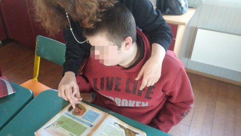 SISTEM BRINE, ALI NISU SVI ZBRINUTI: Oko 23.000 mladih sa smetnjama u razvoju uključeno u obrazovni sistem uz mnoge izazove SISTEM BRINE, ALI NISU SVI ZBRINUTI: Oko 23.000 mladih sa smetnjama u razvoju uključeno u obrazovni sistem uz mnoge izazove
