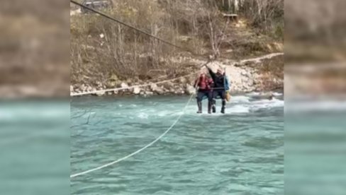 ZAMISLITE DA DECENIJAMA ŽIVITE OVAKO: Do lekara ili prodavnice - sajlom, preko nabujale Tare (FOTO/VIDEO)