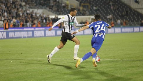 PARTIZAN PRATI ZVEZDU U STOPU: Crno-beli pregrmeli i nezgodni Novi Pazar (VIDEO) PARTIZAN PRATI ZVEZDU U STOPU: Crno-beli pregrmeli i nezgodni Novi Pazar (VIDEO)
