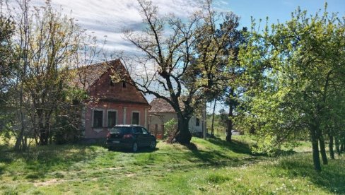 CELO SELO, NJIH DVOJE: Kako su Pištinci, kod Sremske Mitrovice, nestali sa karte CELO SELO, NJIH DVOJE: Kako su Pištinci, kod Sremske Mitrovice, nestali sa karte