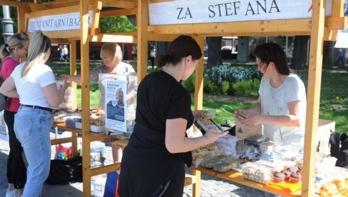 HUMANITARNI BAZAR NA TRGU SRPSKIH RATNIKA, U CENTRU GRADA NA IBRU   Kraljevčani pomažu lečenje Stefana Vasiljevića