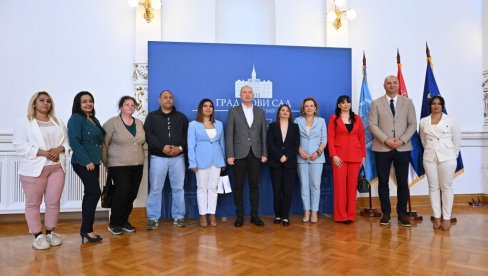 GRADONAČELNIK NOVOG SADA PRIMIO DELEGACIJU ROMSKE ZAJEDNICE: Podrška Grada perspektivnim preduzetnicima GRADONAČELNIK NOVOG SADA PRIMIO DELEGACIJU ROMSKE ZAJEDNICE: Podrška Grada perspektivnim preduzetnicima
