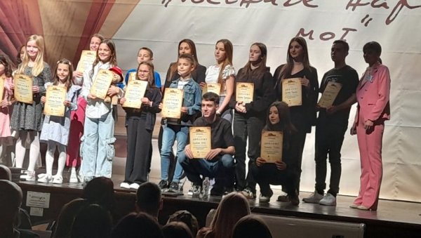 СМОРА РЕЦИТАТОРА ПЕСНИЧЕ НАРОДА МОГ: Крупањ домаћин СМОРА РЕЦИТАТОРА ПЕСНИЧЕ НАРОДА МОГ: Крупањ домаћин
