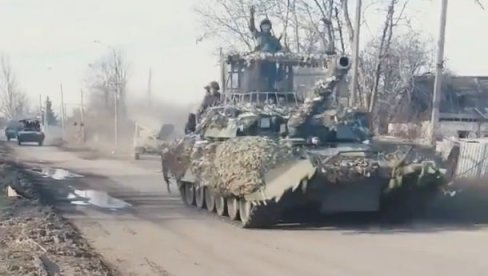 CARUJU NA BOJNOM POLJU: Ruski tenkovi T-80 praktično nedodirljivi za dronove